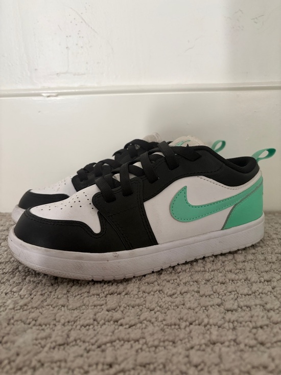Nike Other - Nike Kids Low-Top Sneakers in Black, White & Mint Green Slip Ins